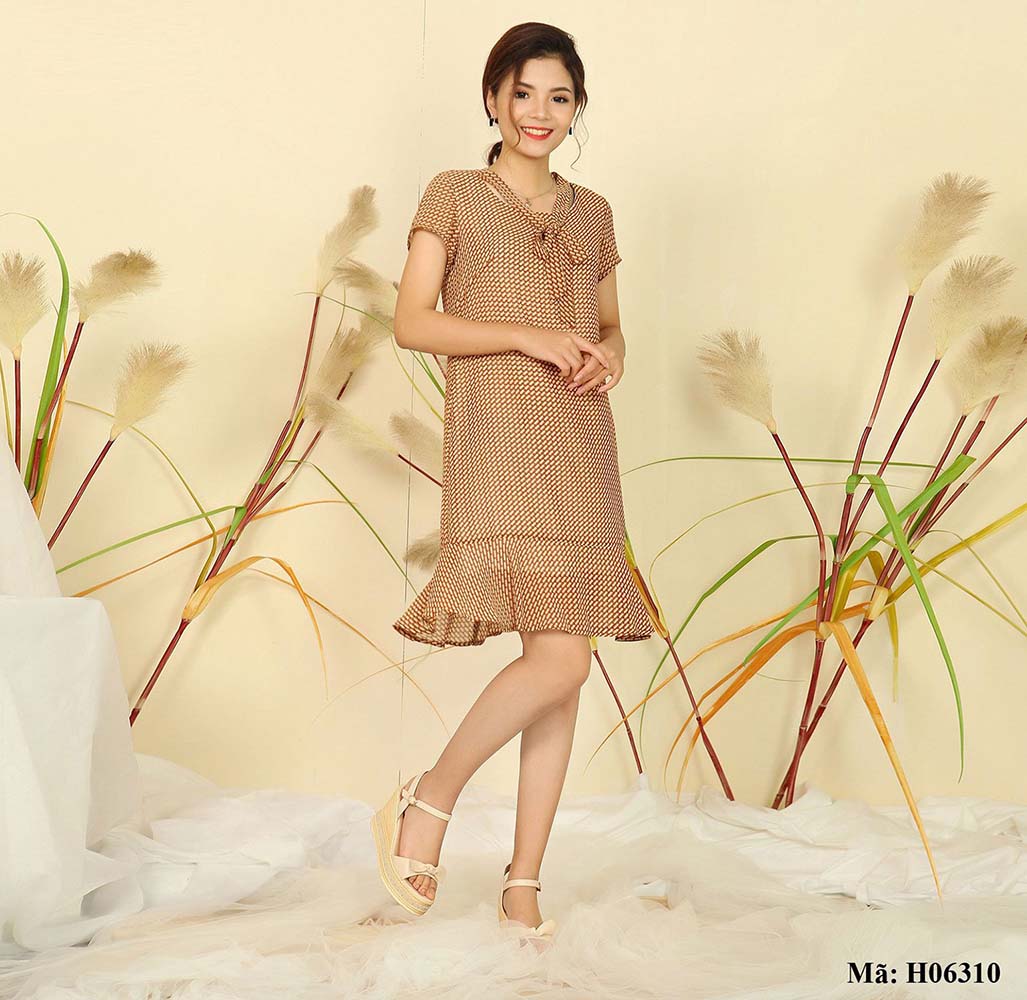 Cách diện váy công sở đuôi cá đẹp như Hà Hồ – Việt Tiến | Miễn phí giao  hàng toàn quốc | Đại lý Việt Tiến TpHCM